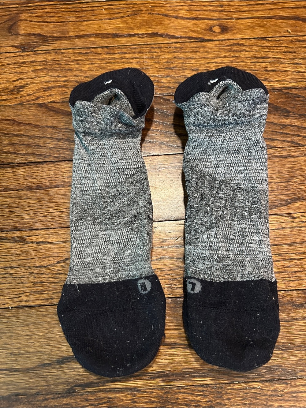 Feetures Set of One Pair of Ankle Socks